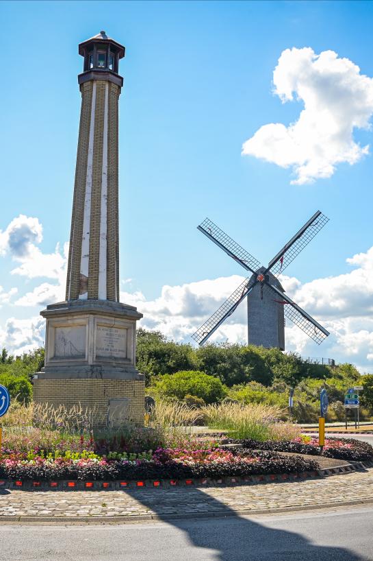 Gedenkteken bij de molen