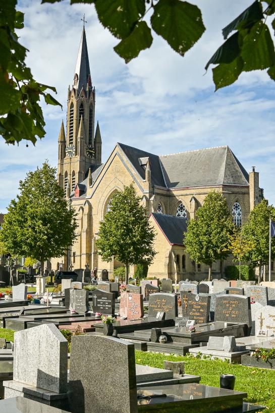 Sint-Pieterskerk en kerkhof